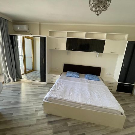 Sea View Apartment Batumi Eksteriør bilde