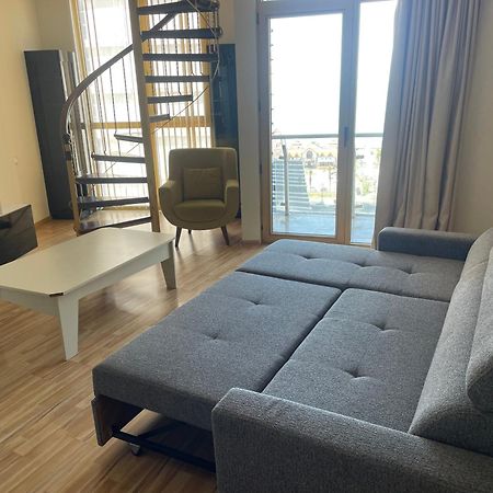 Sea View Apartment Batumi Eksteriør bilde