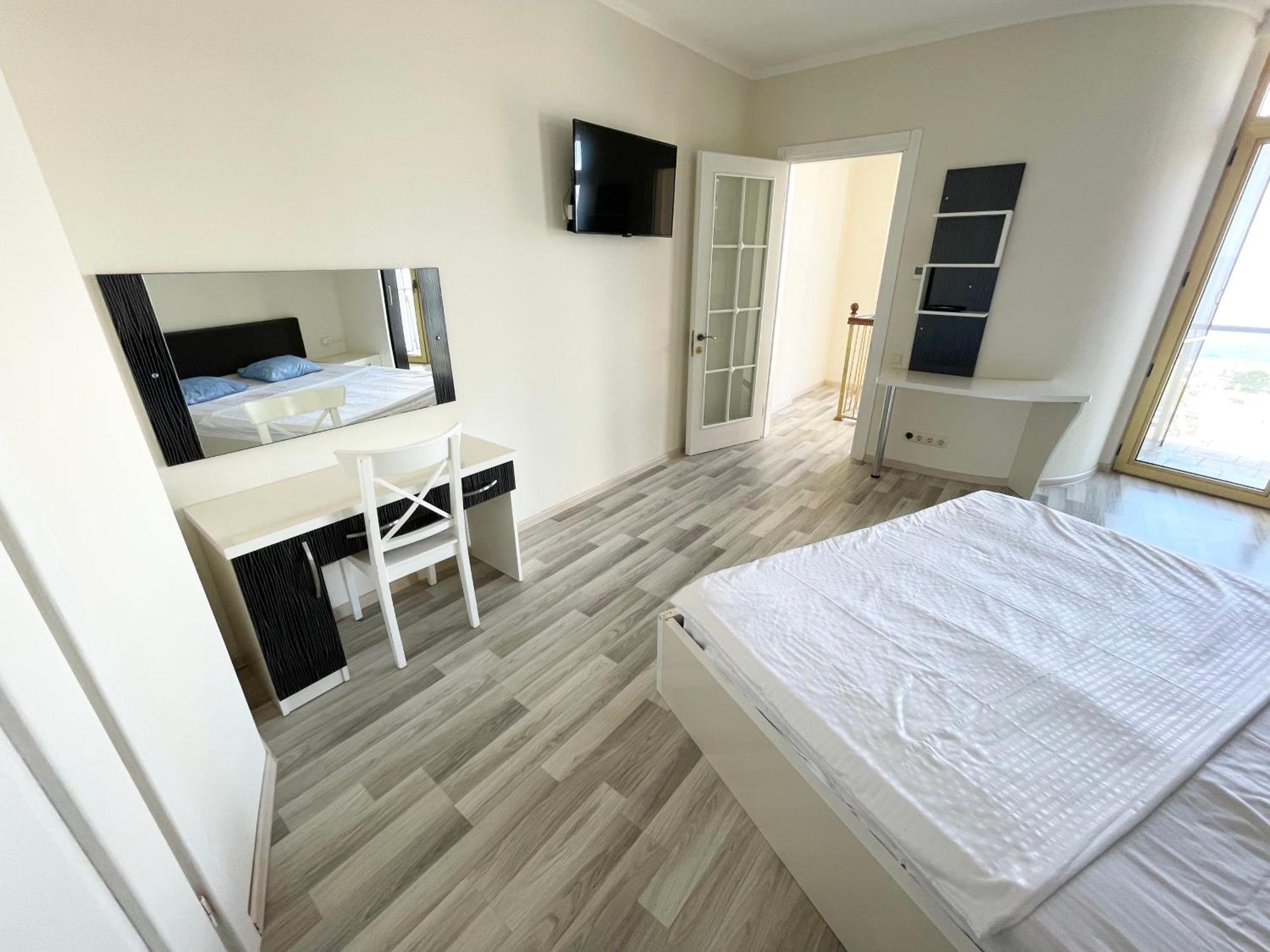 Sea View Apartment Batumi Eksteriør bilde