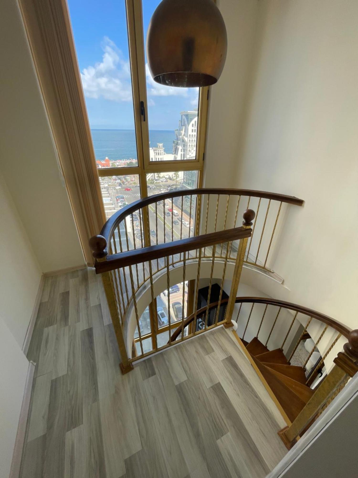 Sea View Apartment Batumi Eksteriør bilde