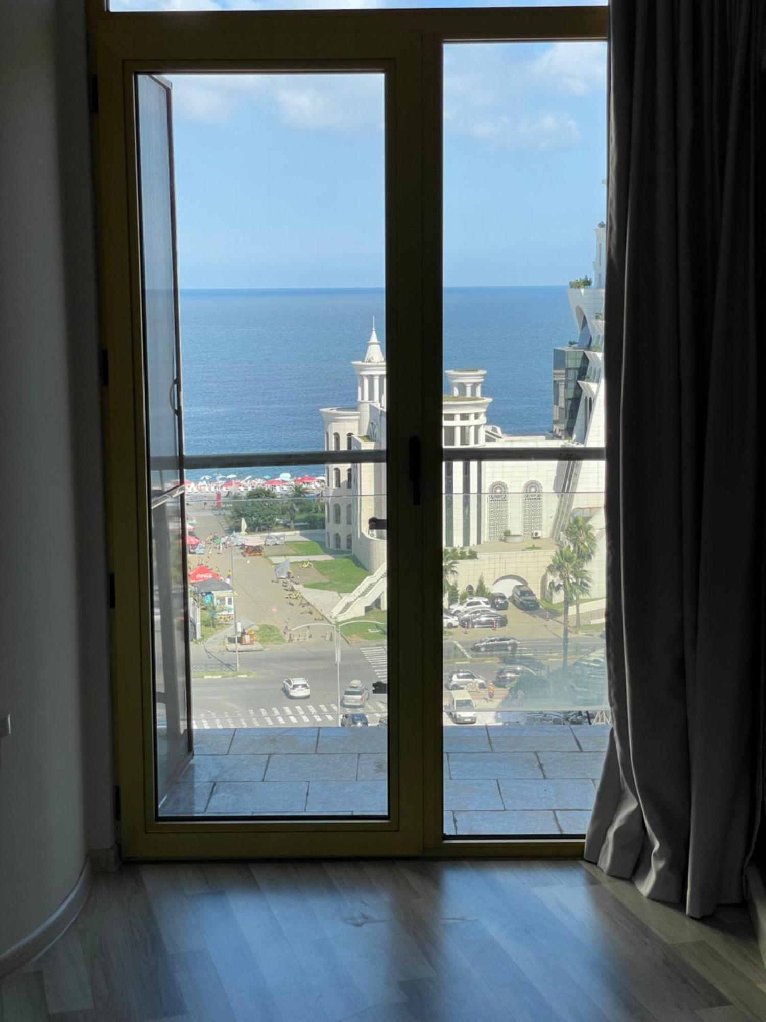 Sea View Apartment Batumi Eksteriør bilde
