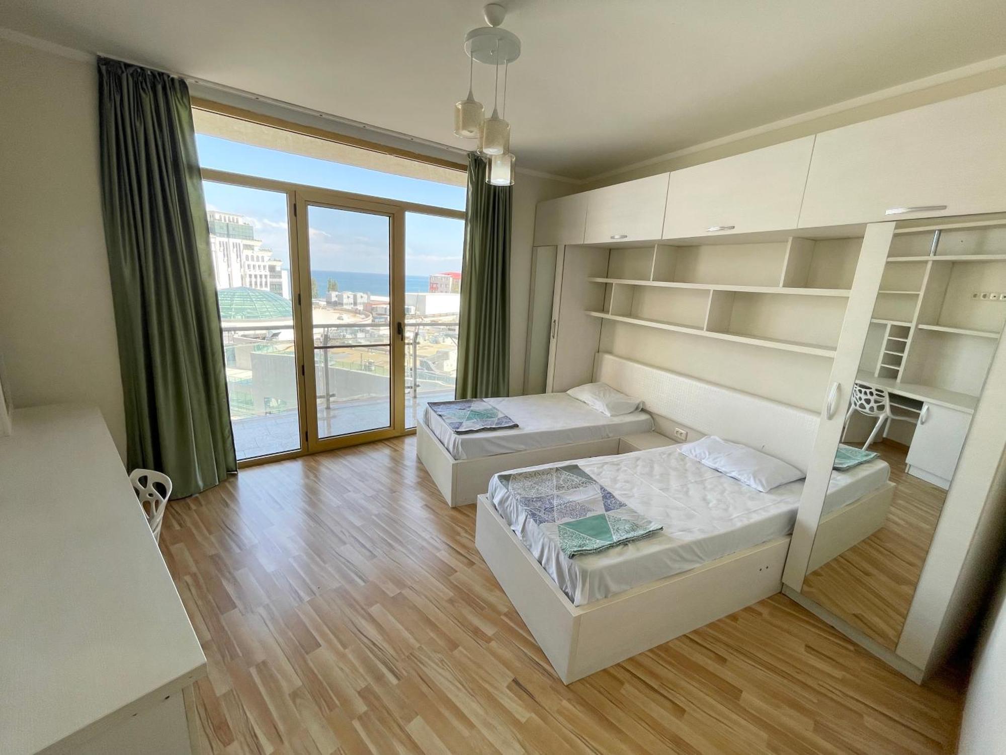 Sea View Apartment Batumi Eksteriør bilde